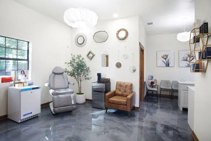https://cdn.salonspotlight.com/photos/PxeuHzfjT9t6uQKNFtyk/9bc63cf1-56bb-4d84-9265-9afca74611d7_720x720