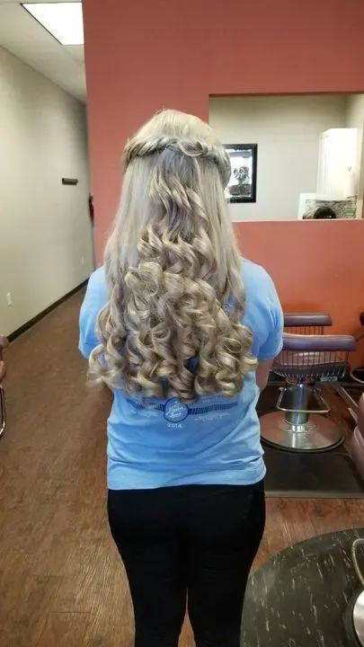 https://cdn.salonspotlight.com/photos/PyT0WuXfG1Jv7A17xNwF/94c2987f-cbe3-48ce-b78b-d9f9003ce46d_720x720