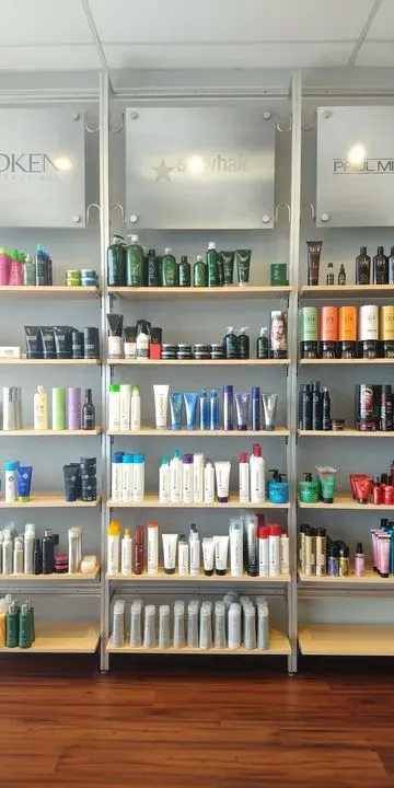 https://cdn.salonspotlight.com/photos/Pyr29rtuxGVe32cM23yd/7ebab5a8-35aa-47ad-ae94-4ab31089c7f5_720x720