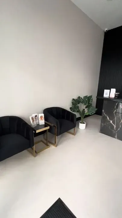 https://cdn.salonspotlight.com/photos/PzHoSHFlHlRvcsr017y2/60655e9b-1e48-4dd4-90d5-5f26d4cd41d6_720x720