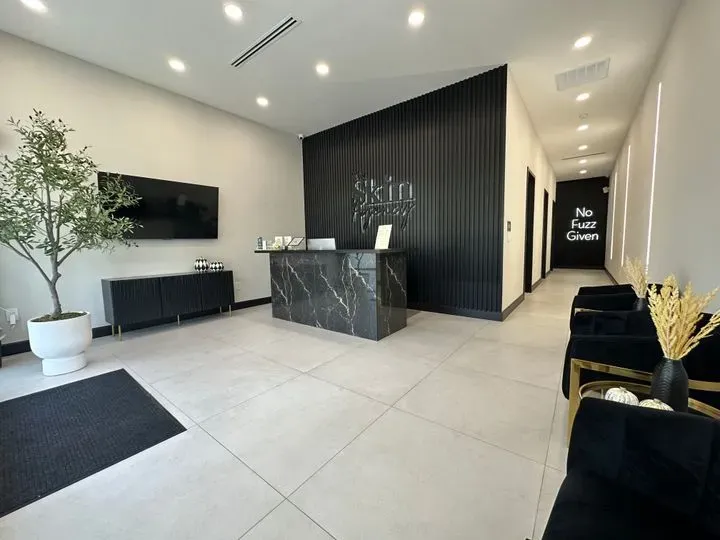 https://cdn.salonspotlight.com/photos/PzHoSHFlHlRvcsr017y2/9decddb9-58e2-4dea-b291-7ef415f95b6d_720x720