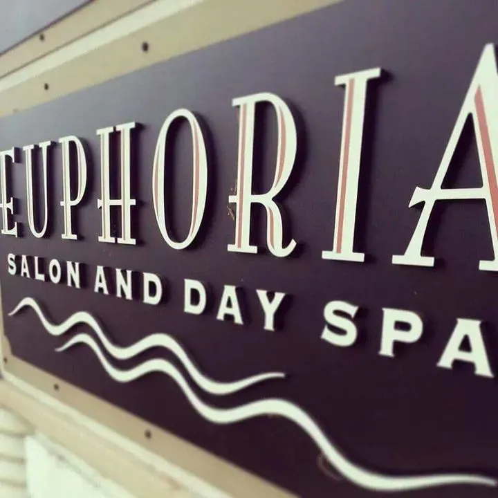 https://cdn.salonspotlight.com/photos/Pzbnb5GLCSlaTOy3hCnI/c4384695-39c9-4c11-8efb-01487770fadf_720x720
