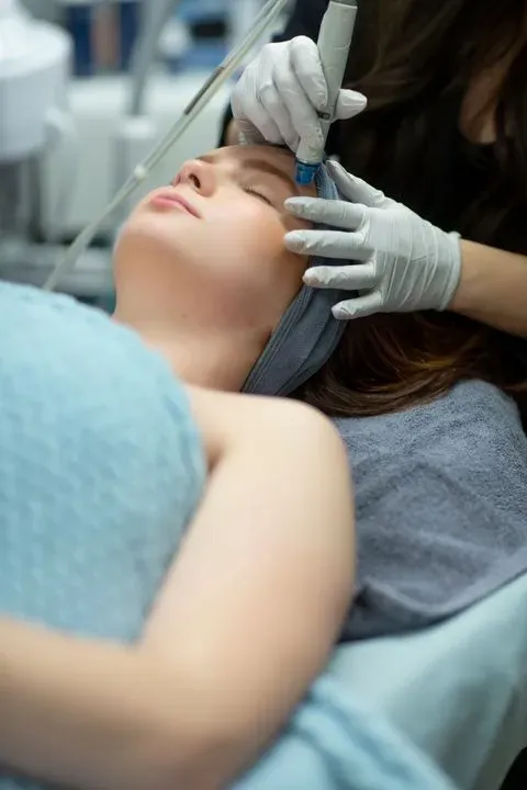 https://cdn.salonspotlight.com/photos/PzeZm8mBSlL4mebMzsar/86d5d509-36e5-439f-bcd1-c701f8d63078_720x720