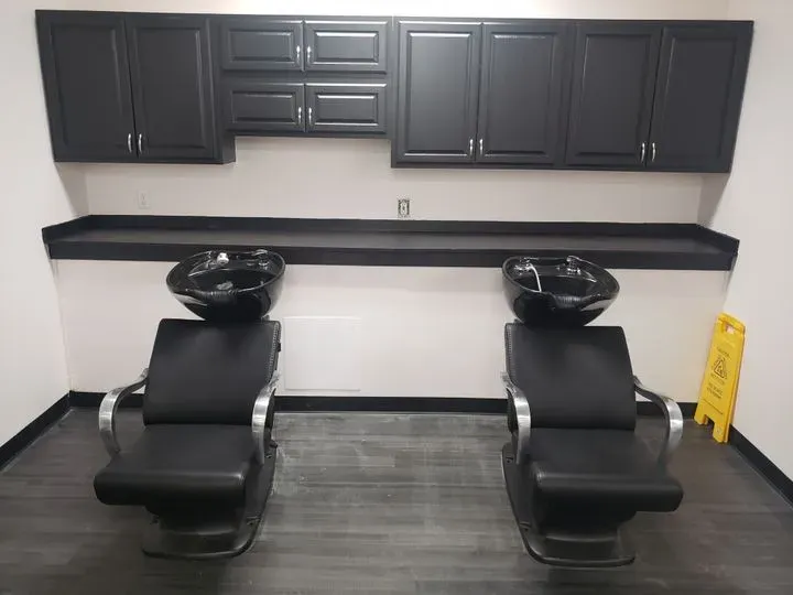 https://cdn.salonspotlight.com/photos/Q1EYQb8nbL8g4NInYGVW/42178c2d-8877-4510-8ab1-0cbdd39ca649_720x720