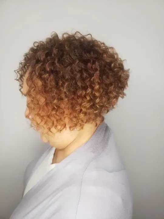 https://cdn.salonspotlight.com/photos/Q1EYQb8nbL8g4NInYGVW/e55d7a18-2145-4592-9a67-c470fd37ea30_720x720
