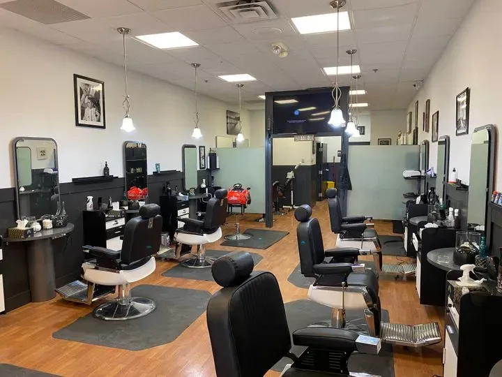 https://cdn.salonspotlight.com/photos/Q1Rvf2cn7UYo1pbdGxJk/37dcf7b3-51cc-4d4f-8562-0e0c8e75f583_720x720