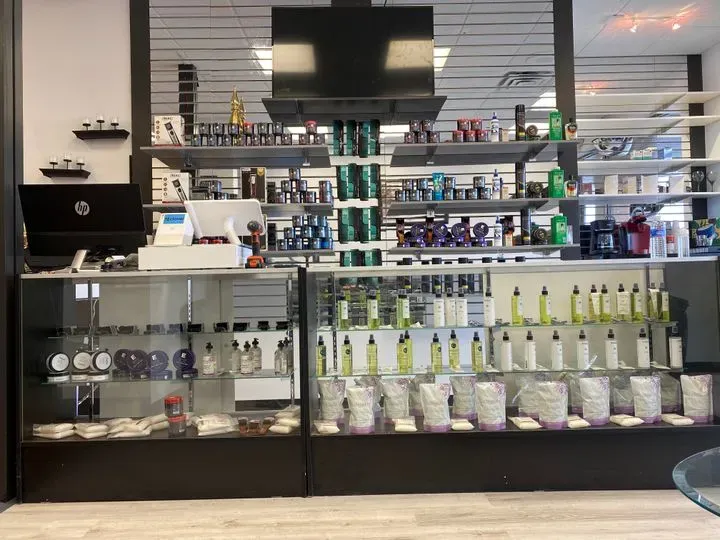 https://cdn.salonspotlight.com/photos/Q1Rvf2cn7UYo1pbdGxJk/b0be04d1-15d7-49f0-a660-90494f03a062_720x720