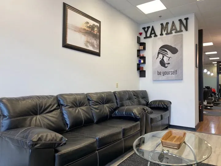 https://cdn.salonspotlight.com/photos/Q1Rvf2cn7UYo1pbdGxJk/e11a07b7-0bd6-48c1-9729-09ea3b1295a7_720x720