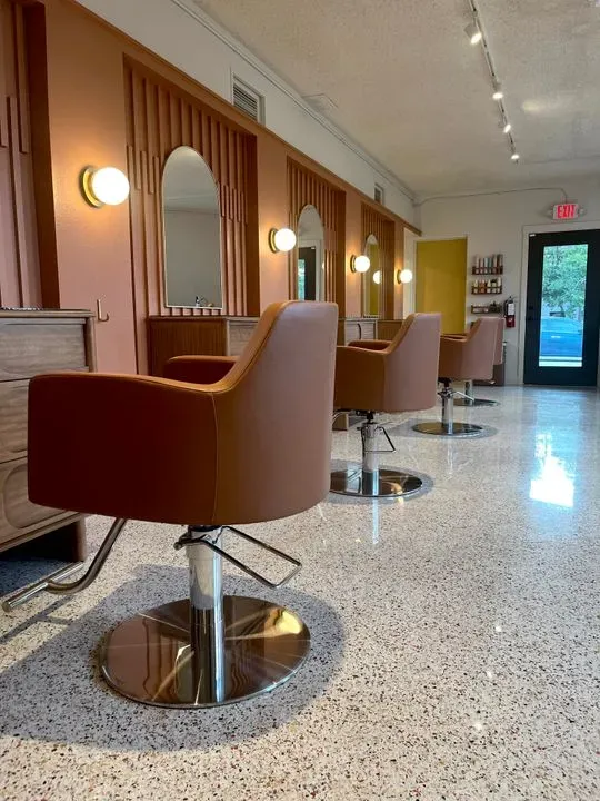 https://cdn.salonspotlight.com/photos/Q21LMzSOiDJlOzCTgoje/7e759543-8ef3-4878-b604-0e6ce040652b_720x720