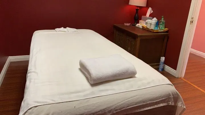 https://cdn.salonspotlight.com/photos/Q6uUZdKcyBmu8WvQa9jv/f5d0460f-32fd-4c9f-a36b-1038ad2b0d31_720x720