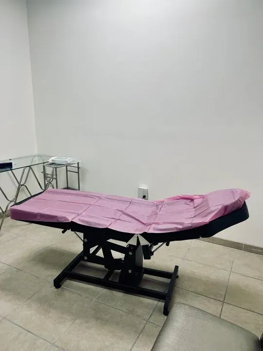 https://cdn.salonspotlight.com/photos/Q71u37tFTKafGAFpW2MH/038c1b3c-ebed-4e8f-8cb1-7ccdd2e6fbf0_720x720