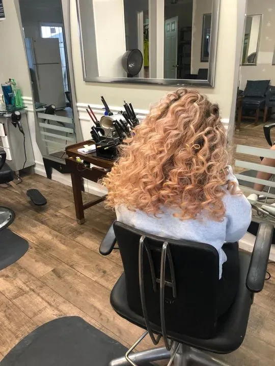 https://cdn.salonspotlight.com/photos/Q7peOCtep4vokNOHL29u/c3789c01-3a90-4b6c-a504-12b5fff755bd_720x720