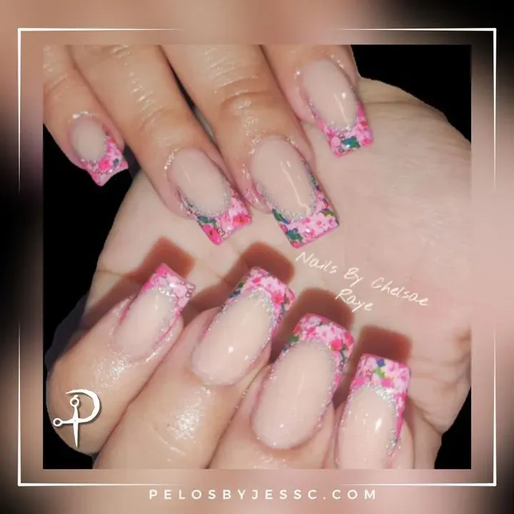 https://cdn.salonspotlight.com/photos/Q89xwiExyt94byebjOAo/e50e6754-67f0-40a4-9896-0a92654ca3bf_720x720