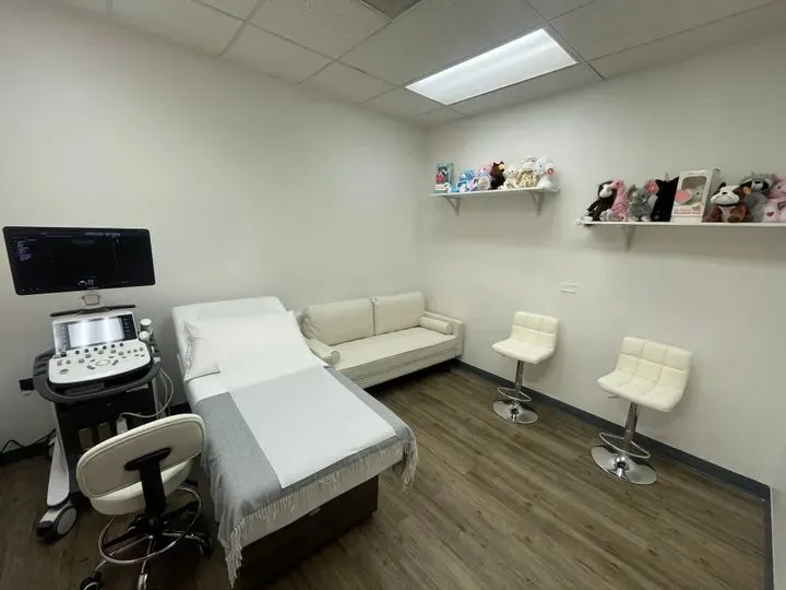 https://cdn.salonspotlight.com/photos/Q8BjfQ0GP5r3gFUiUtLX/5410222b-b1ad-4887-974e-fca6b03f59e0_720x720