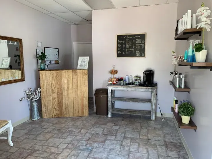 https://cdn.salonspotlight.com/photos/Q9liCWg4xL3q22uA9zOW/8dc77046-ed12-4ae2-ac8f-da90dde5bd01_720x720