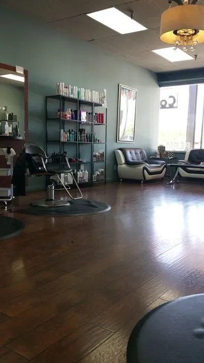 https://cdn.salonspotlight.com/photos/QAfXisFej9tC2DtipmVc/d20333d3-1362-4573-9a62-63d1b4e0e99f_720x720