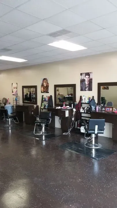 https://cdn.salonspotlight.com/photos/QAmzWHJedK04M6zC7zwp/57712e08-ca66-4a6c-9e20-3f8a5a9becb0_720x720