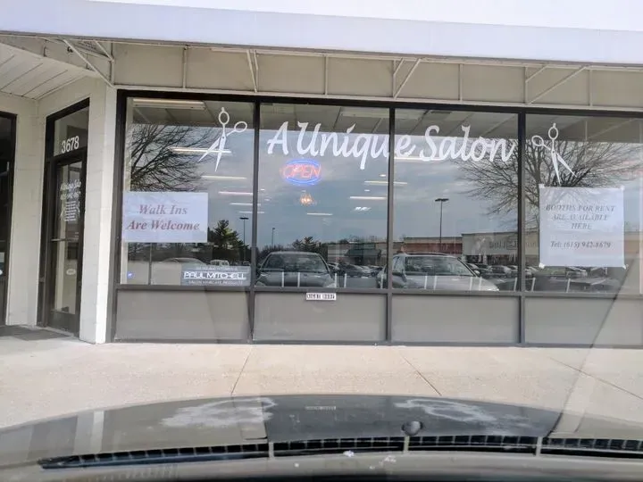 https://cdn.salonspotlight.com/photos/QAmzWHJedK04M6zC7zwp/a1fc8379-636a-4285-9355-a19b82558cc4_720x720