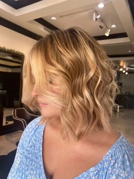 https://cdn.salonspotlight.com/photos/QGFLHlAESjxCgmBISP6s/5887f27b-e983-4b0d-97ad-dd88bb024cbc_720x720