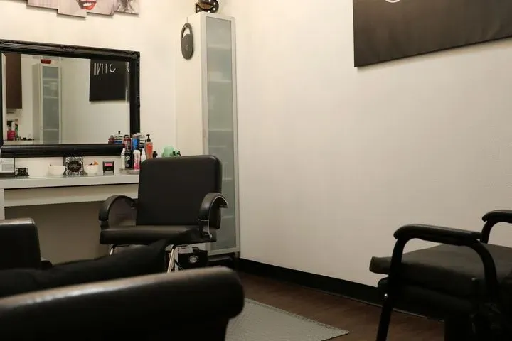 https://cdn.salonspotlight.com/photos/QGW72BjN96yltRN4Ddvh/32e5c9c2-f671-4711-9262-3c14bee0a0df_720x720