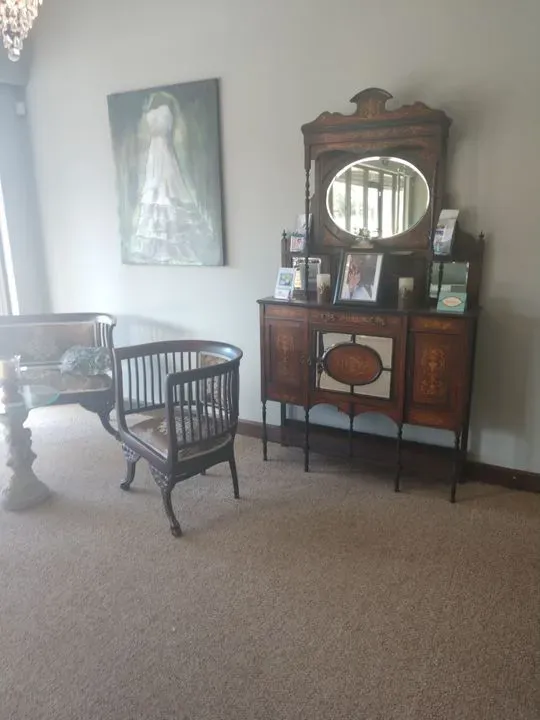 https://cdn.salonspotlight.com/photos/QGd8WdkcFn9uMIjjGVkQ/6eecf3a7-a568-4508-9948-4aa6b7702853_720x720