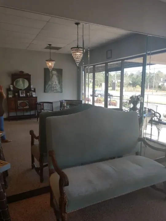 https://cdn.salonspotlight.com/photos/QGd8WdkcFn9uMIjjGVkQ/e24f42c4-cd68-464c-ae67-60332d4a2169_720x720