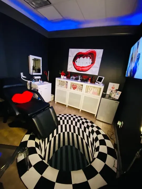 https://cdn.salonspotlight.com/photos/QH9HdrSH4Pw838HjDr4o/2a8adb0d-2a76-4717-90f6-baf5fe340b5e_720x720