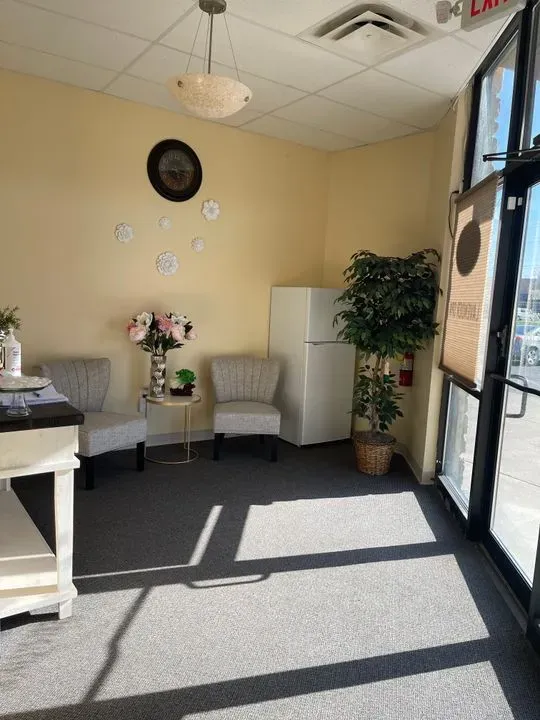 https://cdn.salonspotlight.com/photos/QJtUlHrFVU4FWQ3OXzbh/d8d1578b-18c4-4f0f-9848-d7ada89dc36e_720x720