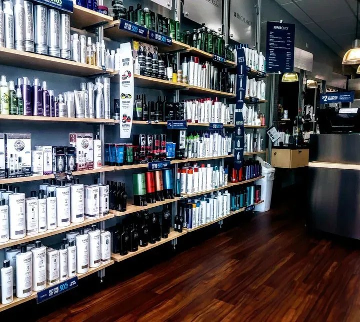 https://cdn.salonspotlight.com/photos/QKlwD2HK8oQrOiG0hzYQ/3380e3ea-95d1-4447-a661-45d563cea8ac_720x720