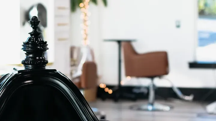 https://cdn.salonspotlight.com/photos/QNxcgOVhSYBhhLdVhb7M/1a1a1c36-9db9-4fd9-afc7-2157bf744581_720x720