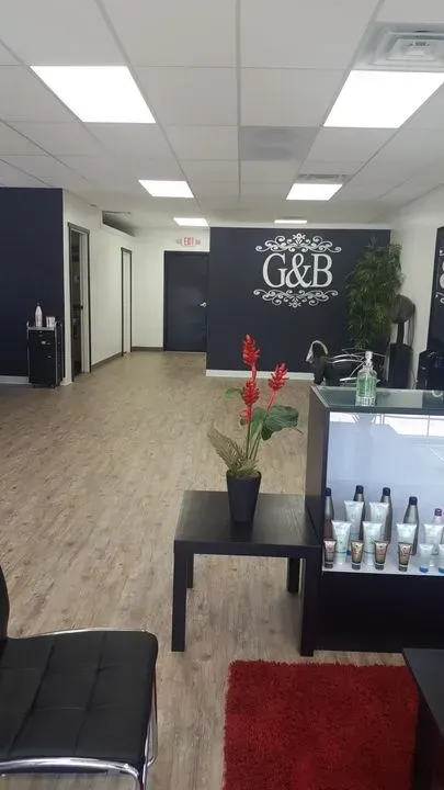 https://cdn.salonspotlight.com/photos/QOQNfp4KFkNuNsUY4VVZ/43946ee5-7516-40d2-8c5b-fb1fb31065ed_720x720