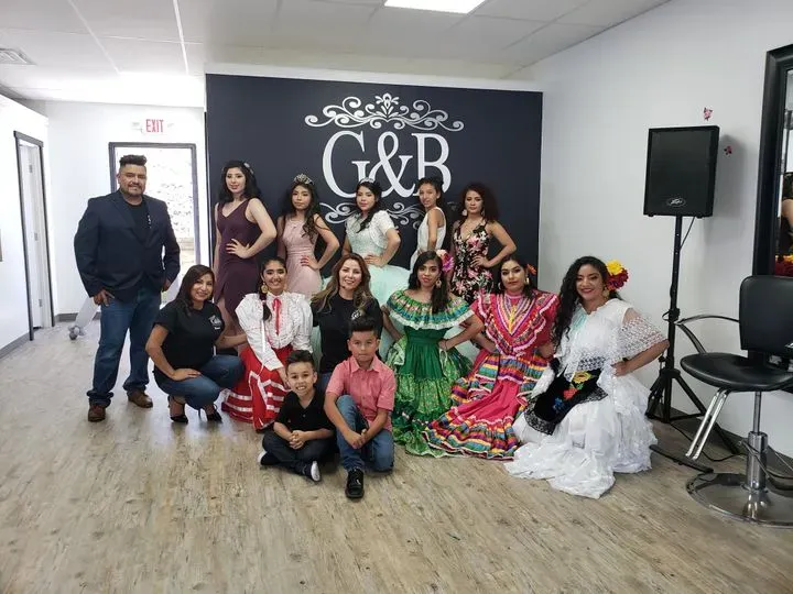 https://cdn.salonspotlight.com/photos/QOQNfp4KFkNuNsUY4VVZ/e0e8fa5d-b496-4be0-8128-a4def28bb302_720x720