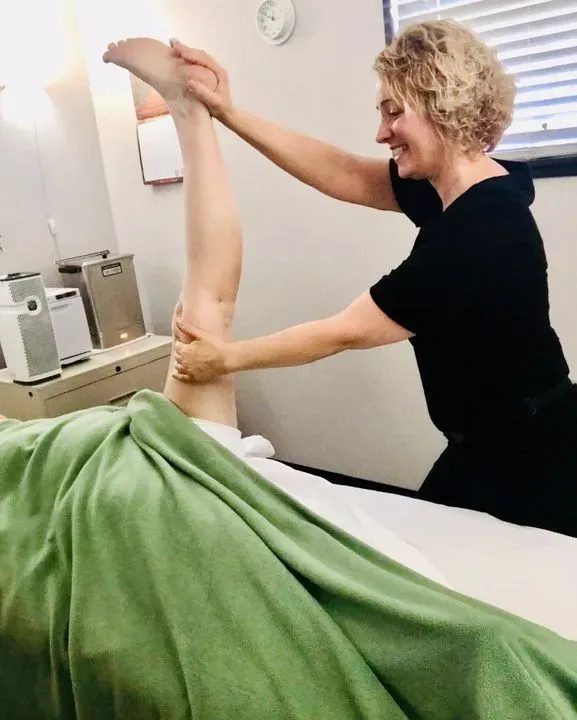 https://cdn.salonspotlight.com/photos/QObYgBHxMj0o6R65skKM/64d32834-e816-4ab8-8cb3-258d12937cc1_720x720