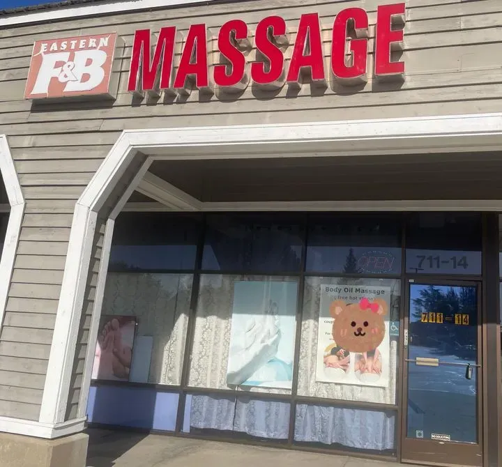 https://cdn.salonspotlight.com/photos/QQpKEymw0Qo5OrY4n4C5/5a5d61e4-8f0a-4a69-ad7b-697fa56c8234_720x720