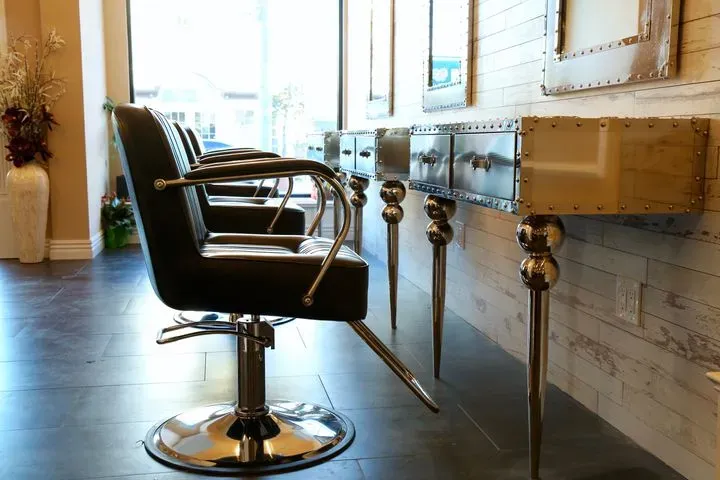 https://cdn.salonspotlight.com/photos/QRDCfOdW81hFJXRGn6VM/8724ce89-f4ff-42df-b361-6475f64805ee_720x720