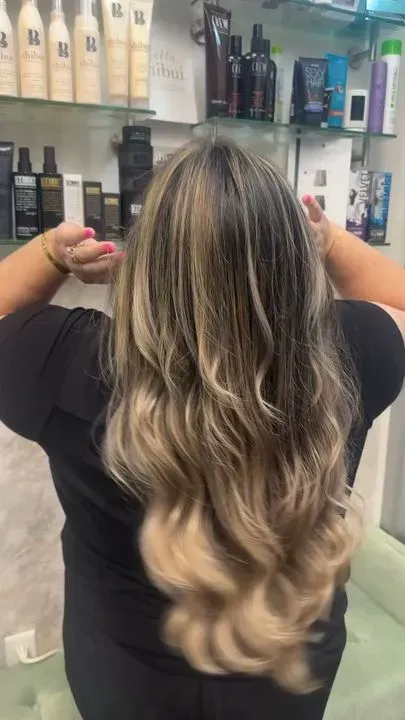 https://cdn.salonspotlight.com/photos/QSJ91Kjp0x7fIfUcJaog/83bf6a5b-52d5-43b9-970a-aaeecc15473d_720x720