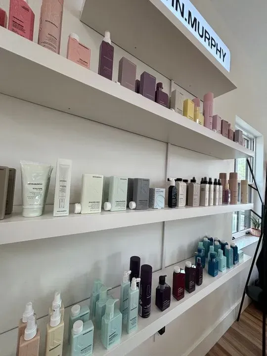 https://cdn.salonspotlight.com/photos/QUB7Nj3bQv3n42EvsAdT/c1b98ec8-eb8f-4f43-b98d-bdb851f3b1a9_720x720