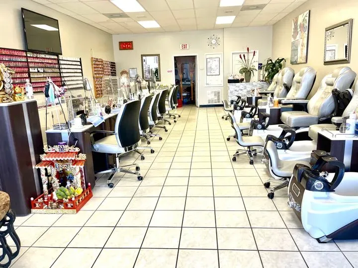 https://cdn.salonspotlight.com/photos/QUTb25UPRTsG7uCNHQE3/2f1788c7-d65c-47b6-9365-07318b1d56a6_720x720