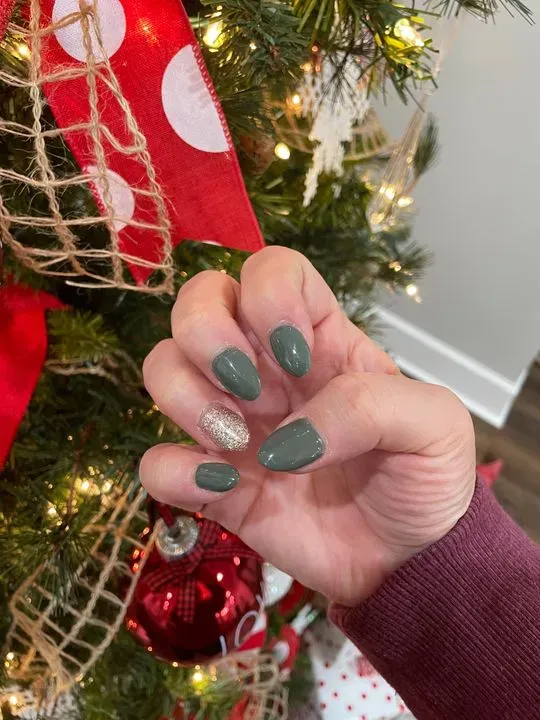 https://cdn.salonspotlight.com/photos/QUTb25UPRTsG7uCNHQE3/c7046921-0dc0-40fe-95f9-8c94985362f3_720x720