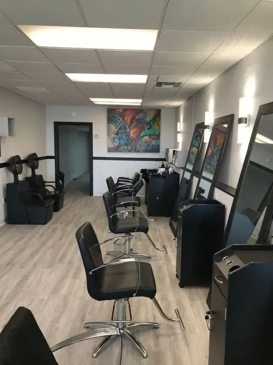 https://cdn.salonspotlight.com/photos/QVMo4BPtJhpUYy8RRLk0/4c0c6ff4-2740-422b-ad17-f2f8b33d9f44_720x720