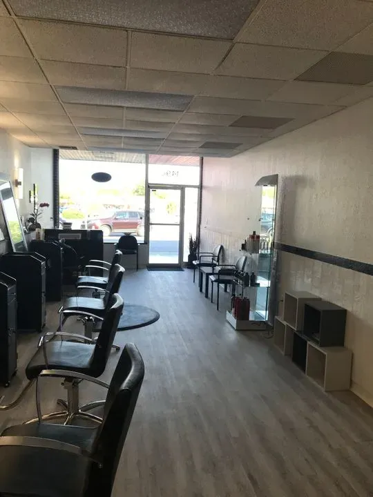 https://cdn.salonspotlight.com/photos/QVMo4BPtJhpUYy8RRLk0/9229271e-759b-4056-8345-a12ef2ef0dd7_720x720