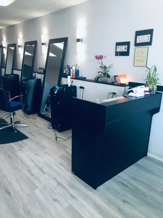 https://cdn.salonspotlight.com/photos/QVMo4BPtJhpUYy8RRLk0/ee241f6e-1433-400f-ad53-acc74ced16f9_720x720