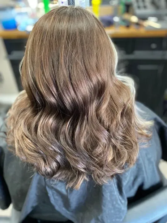 https://cdn.salonspotlight.com/photos/QXmiHCTEvzx8wSlM2sQb/1e62b743-a919-4859-92e2-94d9f182f4bb_720x720