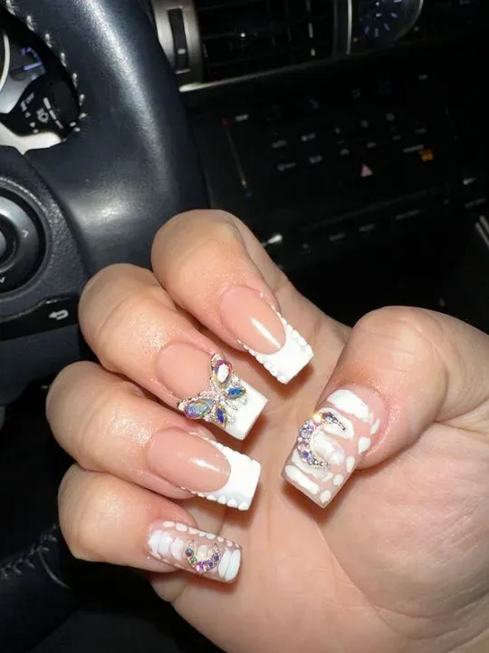 https://cdn.salonspotlight.com/photos/QYAVIyceg0rTzbuFgxvE/00f799ac-4ebd-4f6f-a846-dbe9bc12e67f_720x720