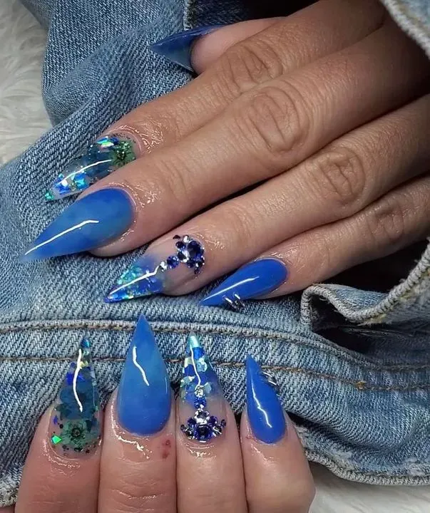 https://cdn.salonspotlight.com/photos/QYAVIyceg0rTzbuFgxvE/68511fb8-3558-41c6-99c6-bef81f0dcf80_720x720