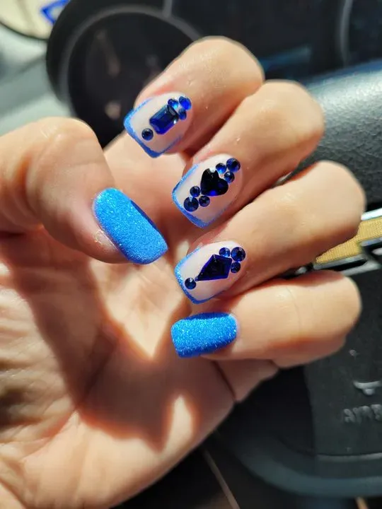 https://cdn.salonspotlight.com/photos/QYAVIyceg0rTzbuFgxvE/9fe1a87d-864f-4906-978f-e585282750ba_720x720