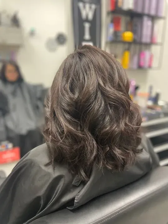 https://cdn.salonspotlight.com/photos/QYKM2Xmct26QD4uq3KgI/168e0c21-557b-4bc1-b607-c3831c380089_720x720