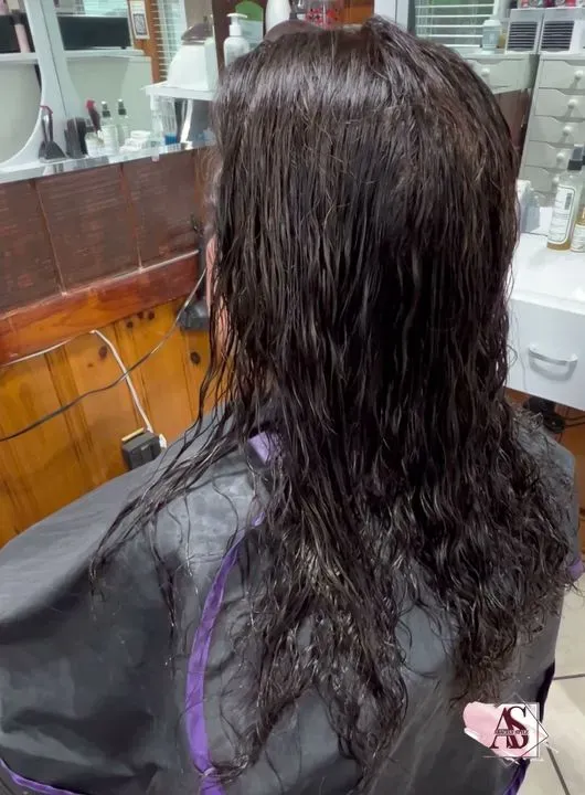 https://cdn.salonspotlight.com/photos/QYRx5afZKxsOZ07sAyBb/3cf37307-9899-4061-8b19-8cb98c119d3f_720x720