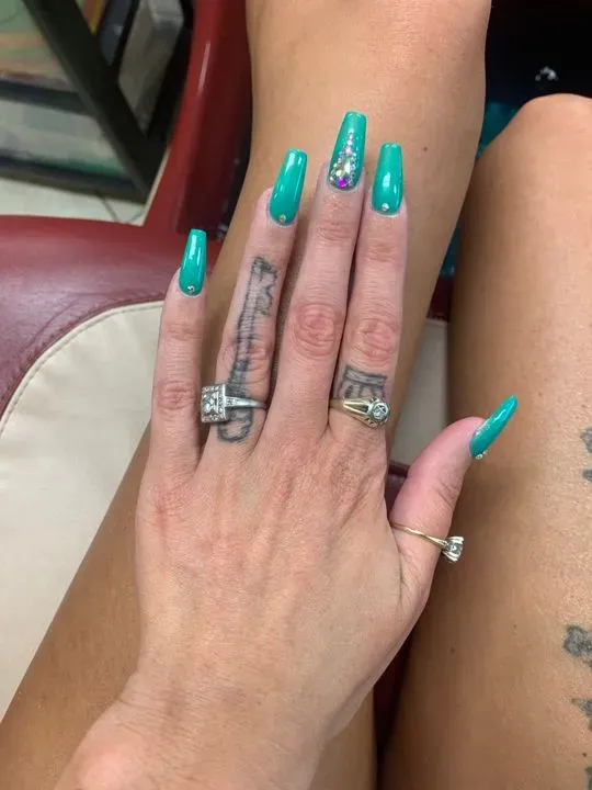 https://cdn.salonspotlight.com/photos/QYcXjJ779SDjV9DwdOdA/d4aa288e-4a41-4341-a0d7-37261f56a646_720x720