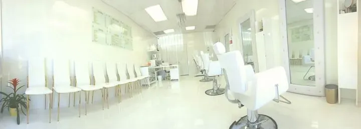 https://cdn.salonspotlight.com/photos/QZQQiW5fmOvW3YVeWMDb/47fc5b19-b52a-424f-adf8-8d7946aa8c73_720x720